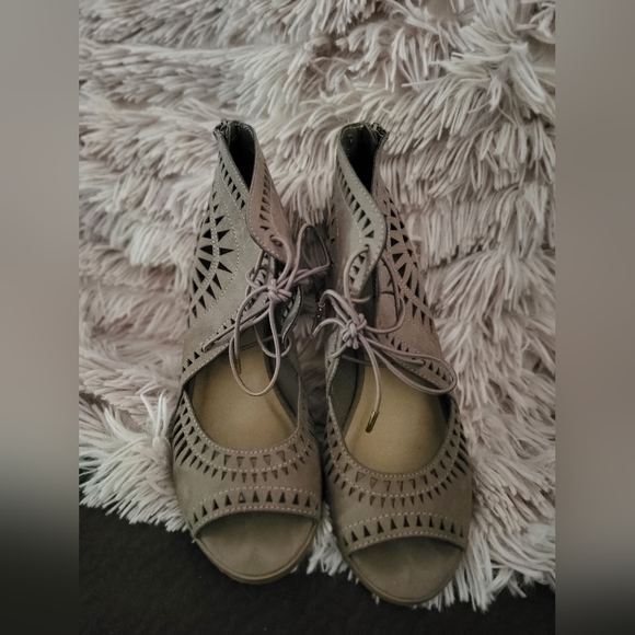 D Brand Laceup Chunky heels - Picture 4 of 7